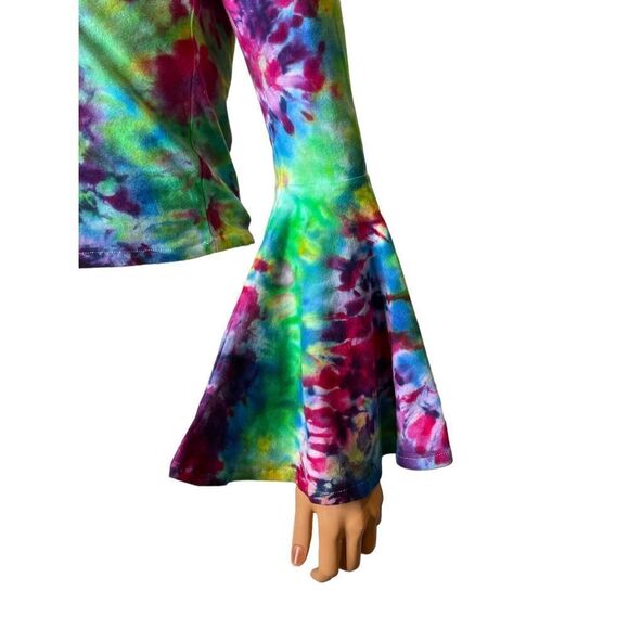NWOT Tie Dye- Cropped Hooded With flared long sleeves, stretch material - Picture 5 of 7